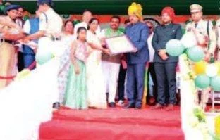 ​जो तिरंगे की आन-बान-शान के लिए कुर्बान हुए, उनका हुआजवानों की शहादत से सुगम हुई नक्सल मुक्त बस्तर की राह भावपूर्ण सम्मान