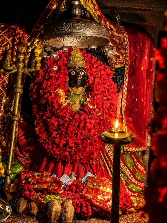 मां दंतेश्वरी मंदिर में सदियों पुरानी परंपरा, रक्षाबंधन से पहले चढ़ाया जाता है विशेष सूती व रेशमी रक्षा धागा